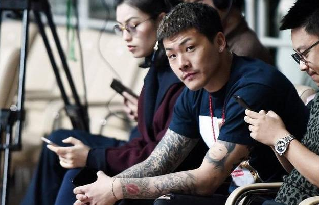男篮赛王大雷现身 力挺山东两将称真牛