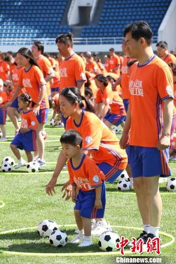 小孩必须接触足球吗,小孩必须接触足球吗知乎