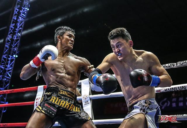 播求155秒KO王伟豪13连胜 奥运冠军请战泰拳