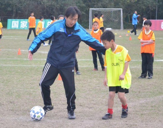 草根足球之父邓世俊:用足球播下希望的火种