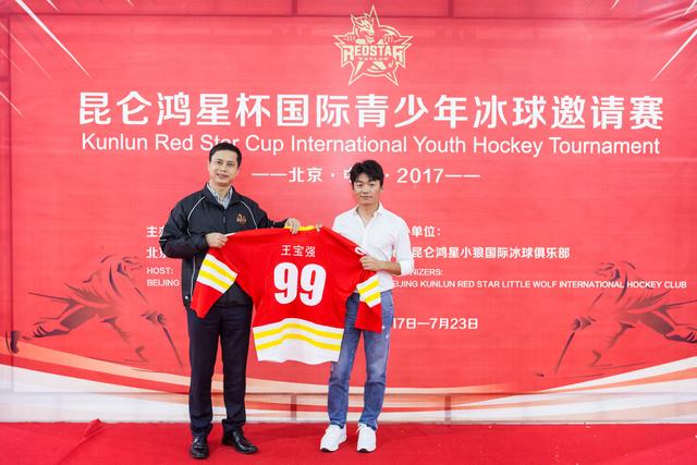 王宝强成中国首位冰球大使 欲组建明星冰球队
