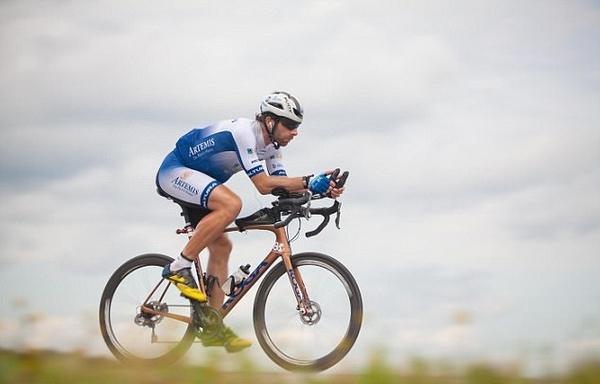 男子79天骑行2.9万公里 环游世界破吉尼斯纪录