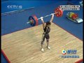 视频：男子举重62公斤级 张杰举172公斤成功