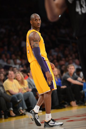 科比80秒3欺德隆 无视小弟被爆?17秒6罚制胜