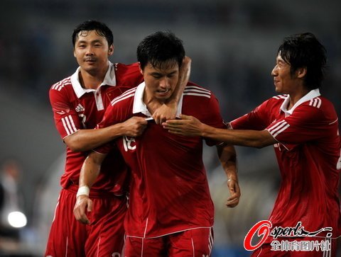 中国1-1巴拉圭 绝妙配合郜林建功陈涛失绝杀