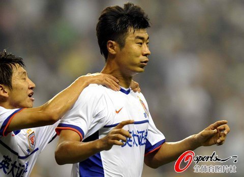 山东2-1上海夺半程冠军 韩鹏李微联手演逆转