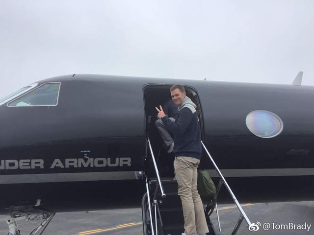 球迷彻夜不眠凌晨4点等候布雷迪，布雷迪空降长城不亦乐乎