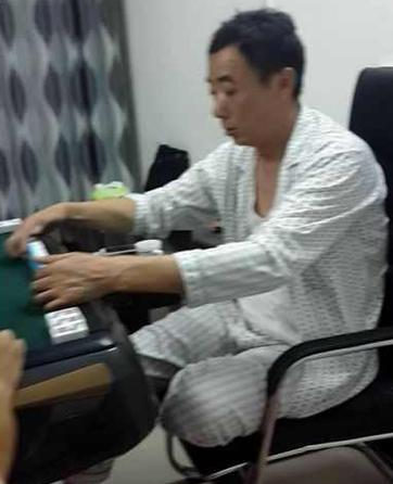 老总玩下属_浦发老总睡女下属照片(3)