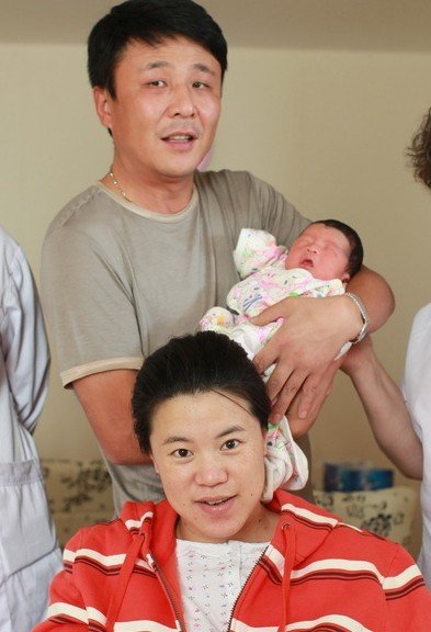 <em>王楠</em>宝宝<em>照片</em>首度曝光 最新全家福幸福洋溢_体