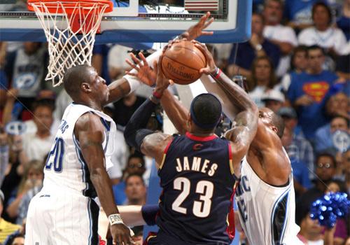 霍华德成现役NBA无冕之王 怪别人不如怪自己