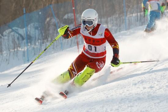 冬运会高山滑雪夏丽娜获首金 李雷斩获第二冠
