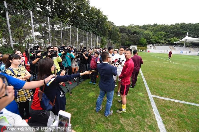 百名中国媒体人赴首尔采访 国足主场记者翻倍