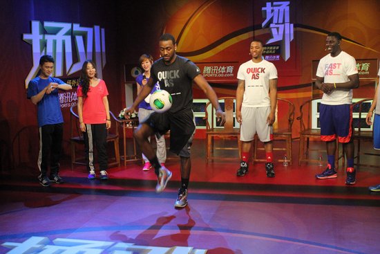 林葳谈选择NCAA俄勒冈大学：教练亲口跟我说 他会188金宝博官方网站- 188金宝博APP把我带到NBA去的