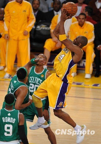 科比蝉联NBA总冠军最有价值球员 历史上第9人