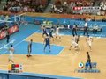 视频：男篮小组赛 李晓旭抢篮板二次进攻