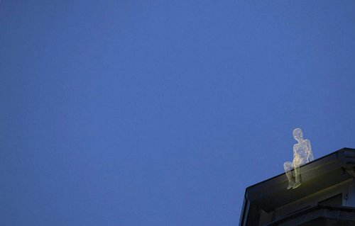 艺术家打造“透明人”飞行瑞士上空_体育_腾讯网