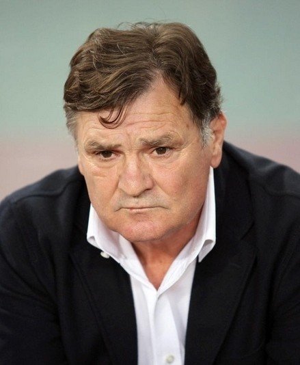 曝足协签卡马乔前不知交多少税 媒体批该问责