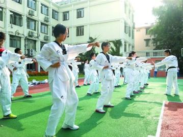 学生 点菜 社会组织配送 上海试行体育课改革