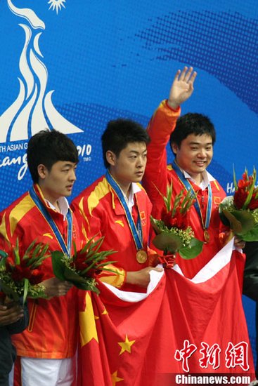 图文：亚运会男子斯诺克团体决赛中国夺冠