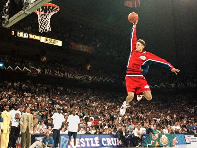 早在中学时期,巴里就展示出白人球员罕见的运动能力,是那种如肋生双翅