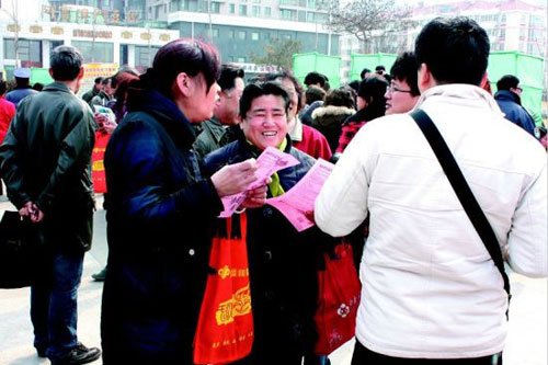 推进福彩文化建设 福彩开展社区公益巡展