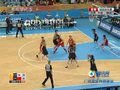 视频：戏剧 韩国远投三分 篮球卡在篮筐