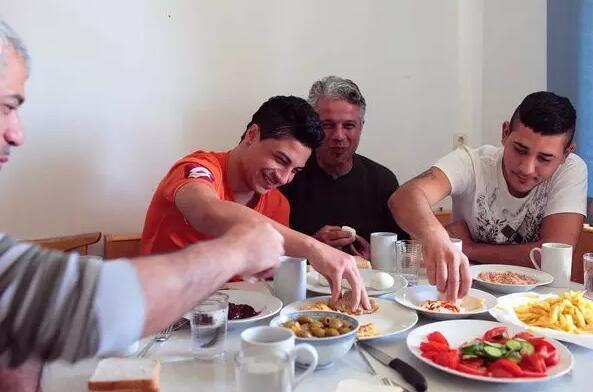 国足对手未来核心竟是难民 曾参加智利世少赛