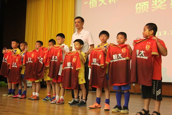 恒大杯青少年足球赛 为南粤足球发掘未来之星