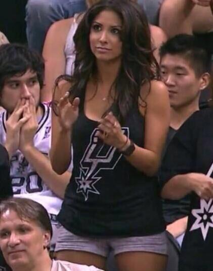 <em>邓肯女友</em>炮轰裁判主场 西亚斯垃圾判罚该吹的