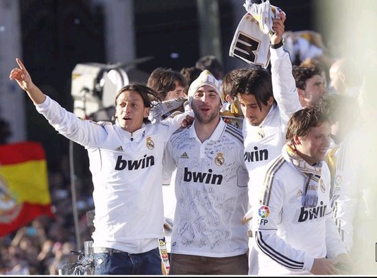 卡西C罗破派系不和论 伊瓜因球衣藏转会天机