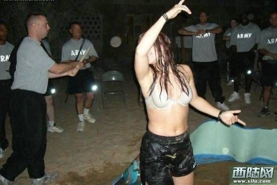 【十事谈】失手就丧命!奇人215米高空玩倒立_