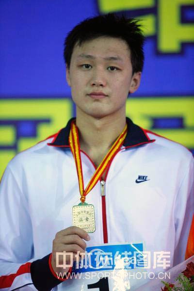 游泳冠军赛跃出三个“三冠王” 张琳最抢眼