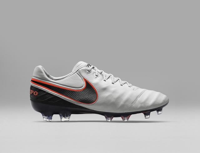 TIEMPO LEGEND 6足球鞋