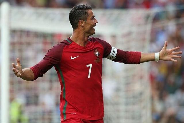 波兰VS葡萄牙首发:C罗纳尼联袂 莱万突前领衔