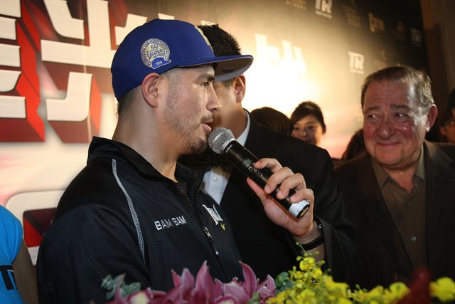 拳王里奥斯欲让帕奎奥退休 直言取胜不需理由