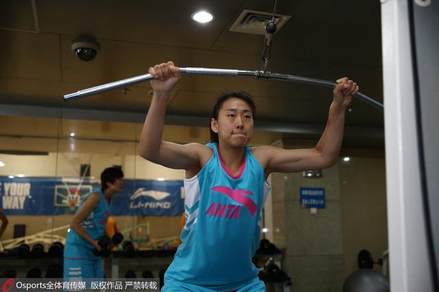 北京女篮签约WNBA主力中锋 女篮一姐伤未痊