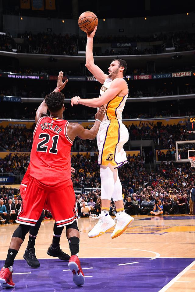 三节：巴特勒31分掀23-8攻势 刘帅良称想念科比