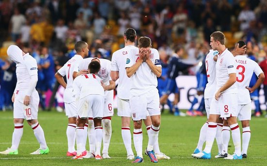 英格兰输球队员失落:鲁尼哭红眼 特里拒采访