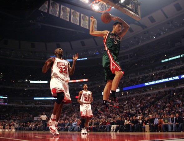 曝湖人再度有意引进易建联 三原因让阿联拒绝