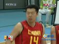 视频：男篮决赛 王治郅强突内线直接上篮得分