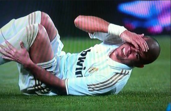 诺坎普万人齐骂皇马铁卫 佩佩偷师巴萨新人王