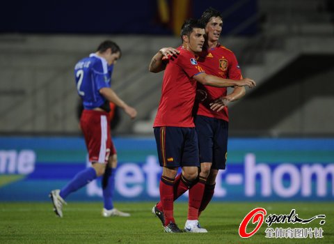 欧预赛-西班牙4-0 托雷斯2球比利亚惊天远射