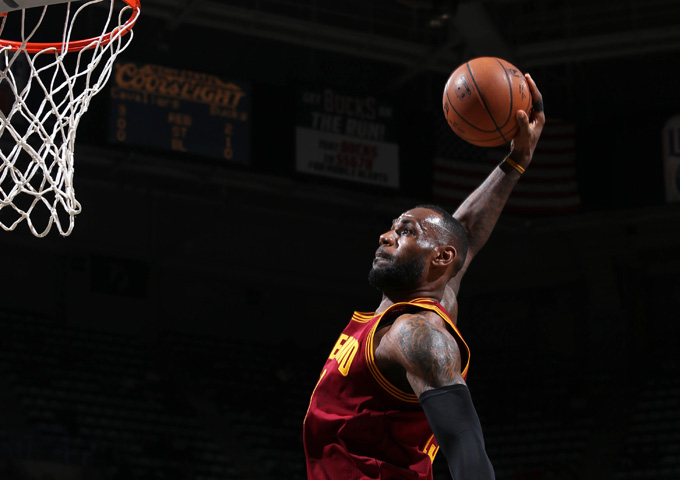 詹姆斯:骑士软肋令我担心 季后赛要帮助乐福