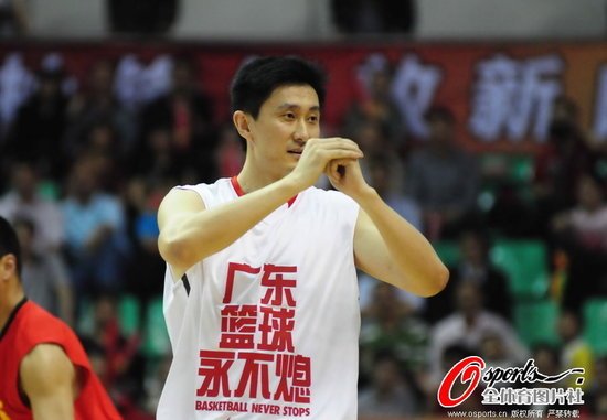 北京时间4月6日消息,前中国男篮队员,广东宏远队篮球名将杜锋退役仪式