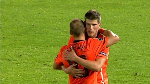 欧预赛-荷兰2-1芬兰两连胜 亨特拉尔梅开二度