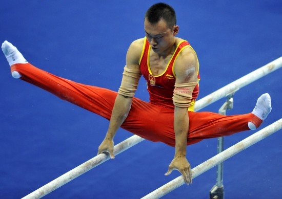 大运会体操男子双杠决赛 中国双雄包揽冠亚军_体育_腾讯网