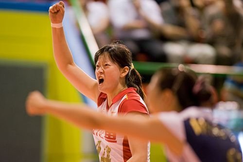 中国女排3-0轻取荷兰 瑞士精英赛获两连胜