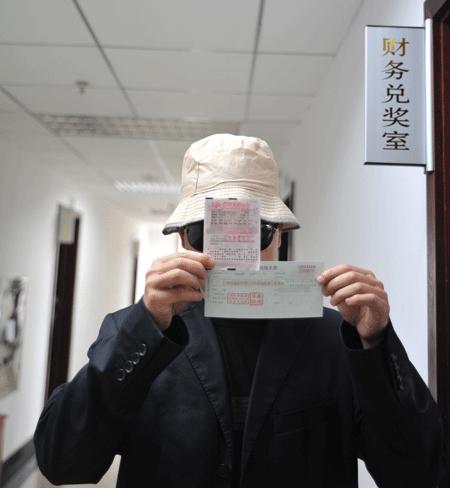 彩民4元机选喜揽588万 曾多次与大奖擦肩(图)