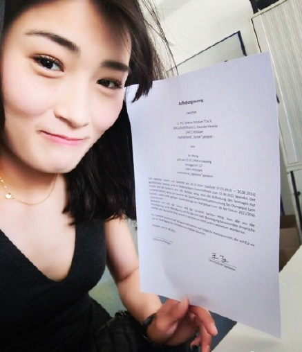 美女国门王飞压哨转会法甲冠军 兴奋晒出合同