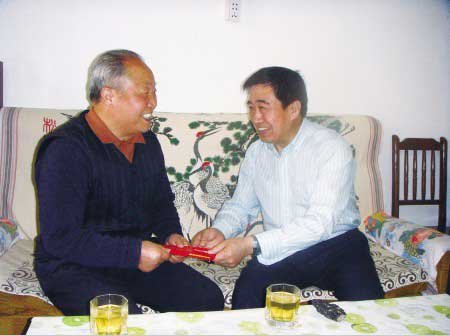 [中彩网]西安市福利彩票公益金资助贫困劳模